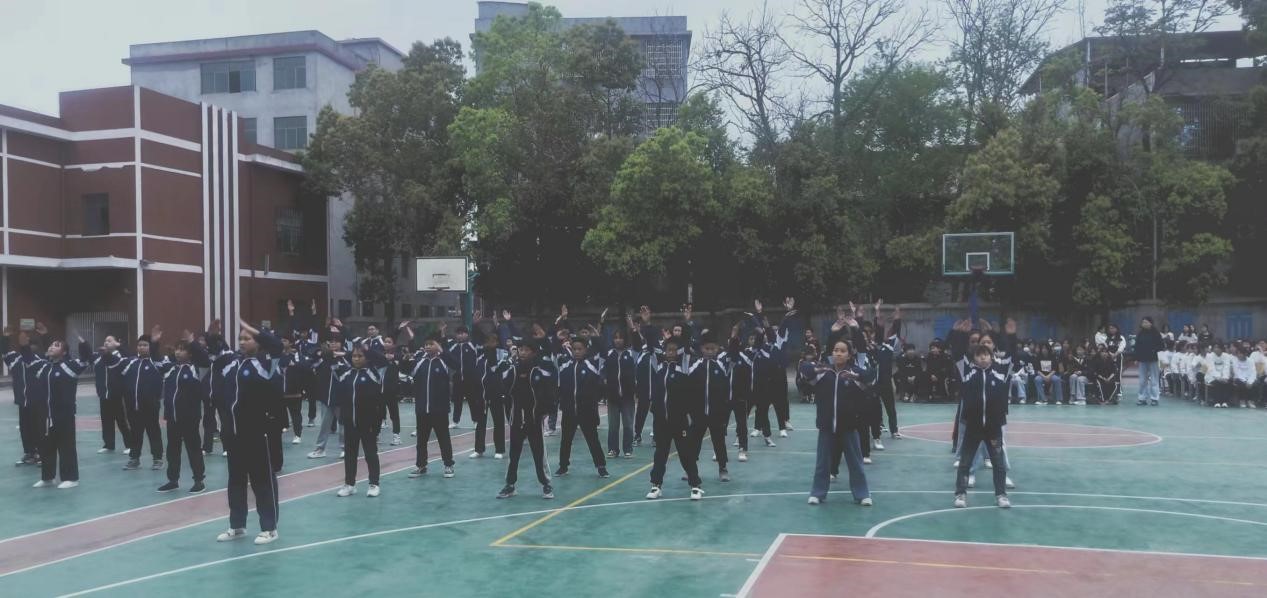 舞青春 强体魄 亮风采