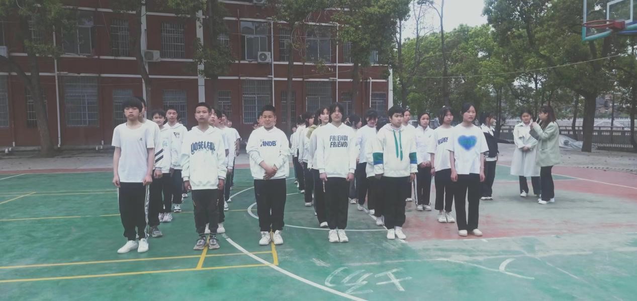 舞青春 强体魄 亮风采