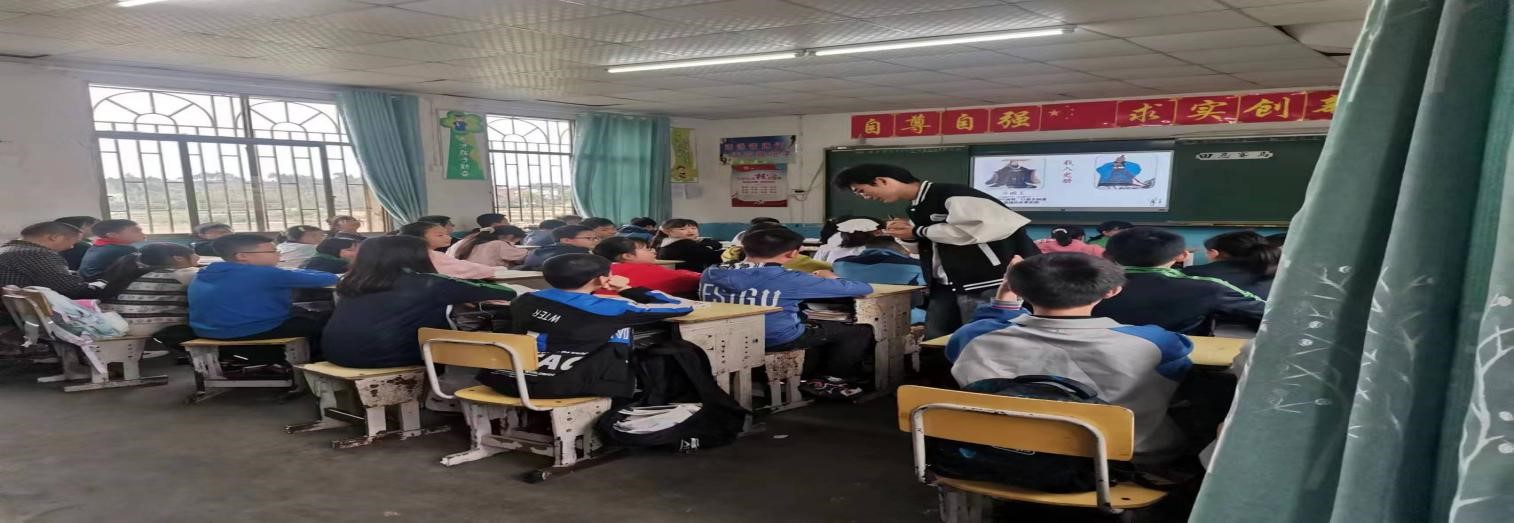 五峰铺镇中心完小举行实习教师教学技能比赛