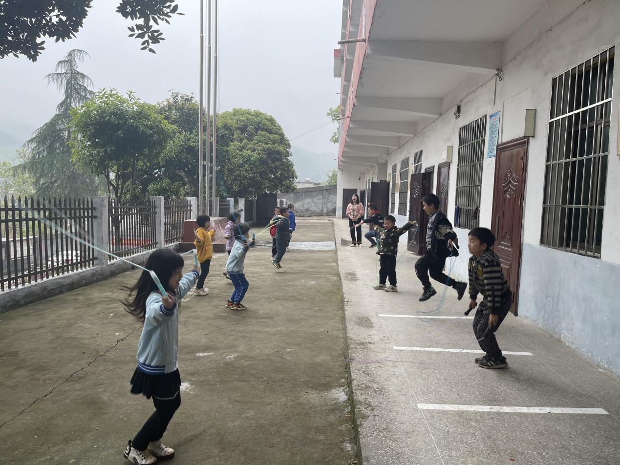 塘田市镇三青小学“铸牢民族团结共同体意识”学习