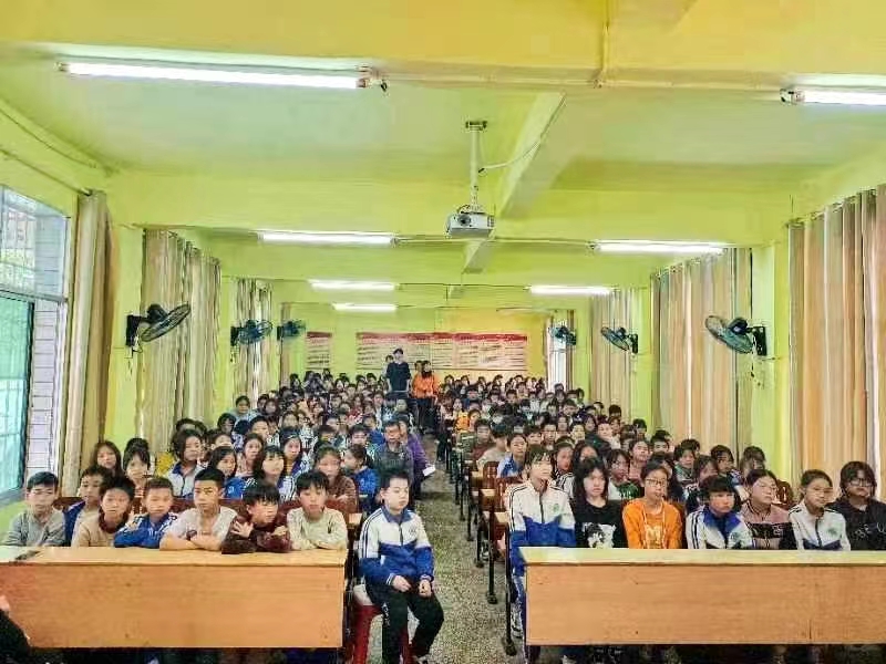 塘田市镇中心完全小学小升初动员会