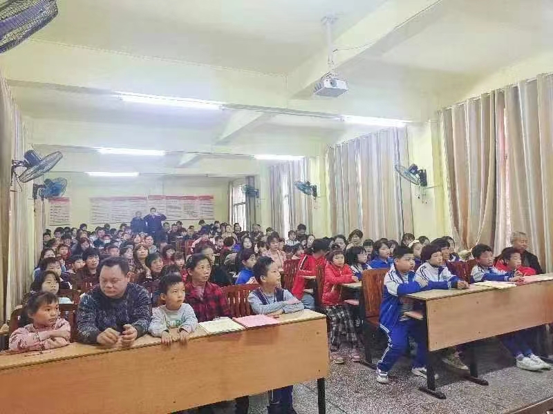 塘田市镇中心完全小学召开防溺水安全教育专题家长会