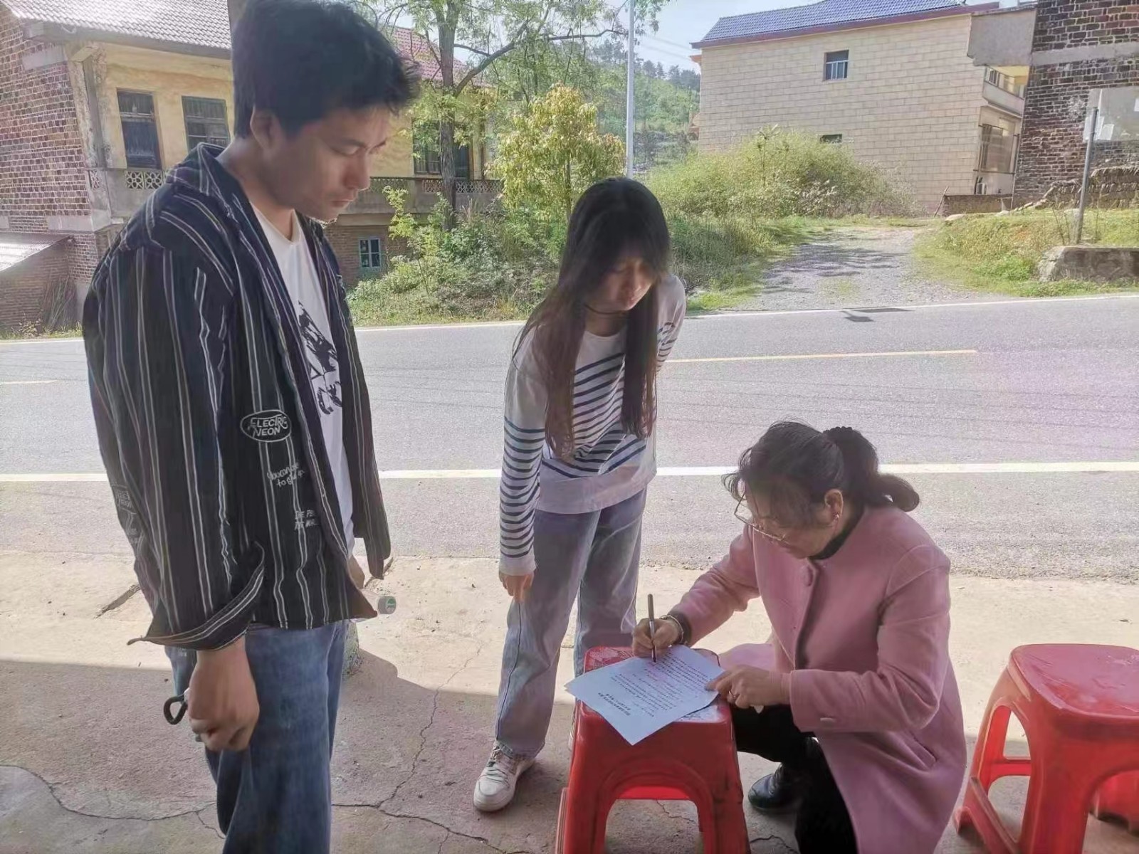 “爱在春风里，暖在家访中”