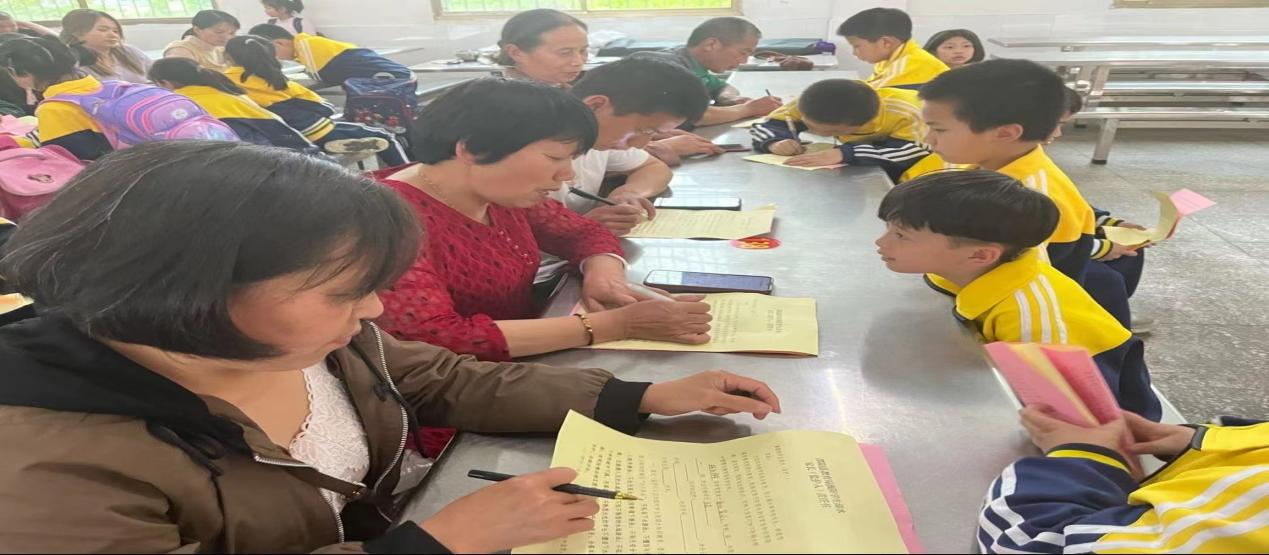 白仓镇中心完小三年级“珍爱生命 谨防溺水”专题家长会