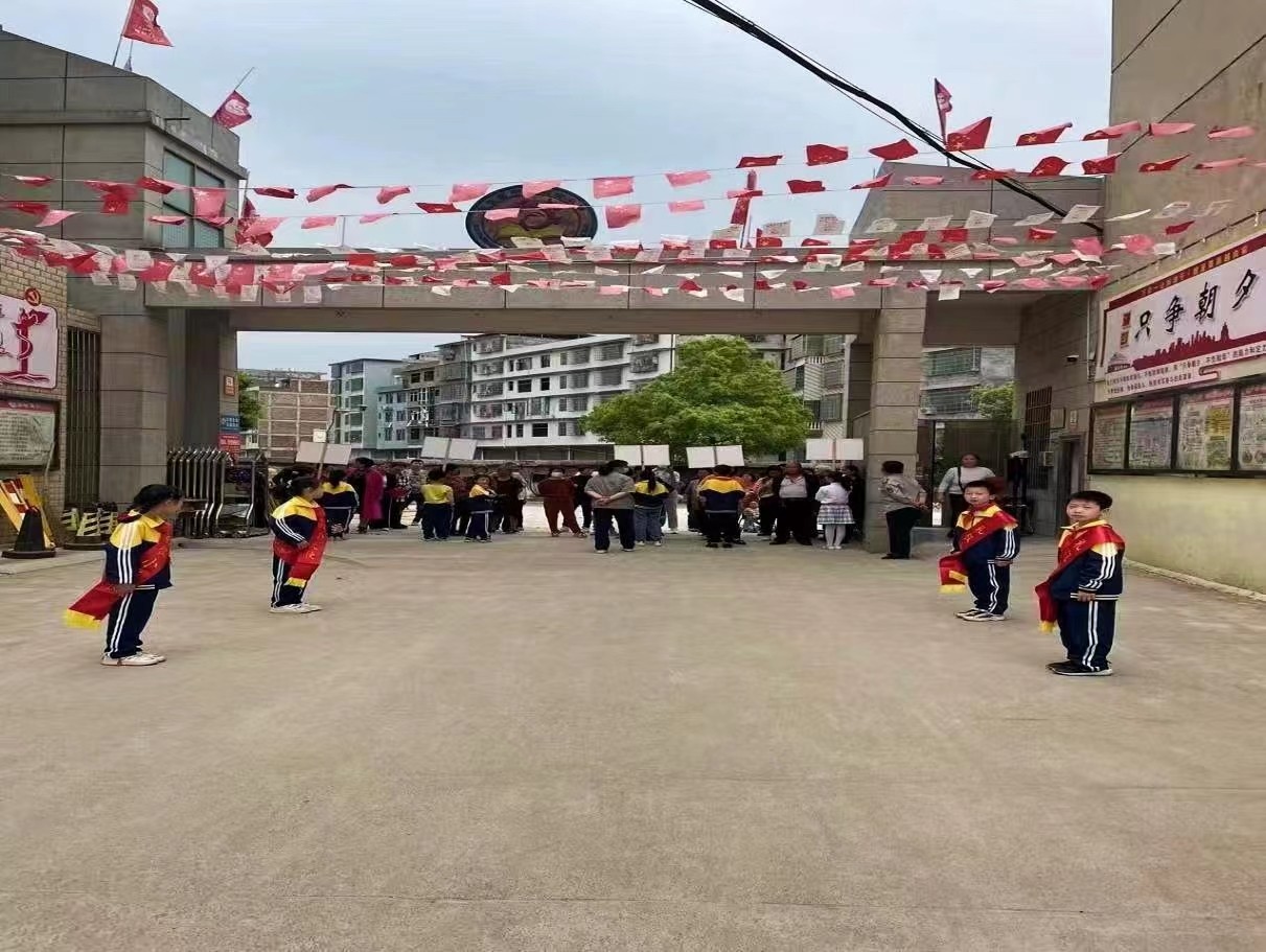 白仓镇中心完小三年级“珍爱生命 谨防溺水”专题家长会