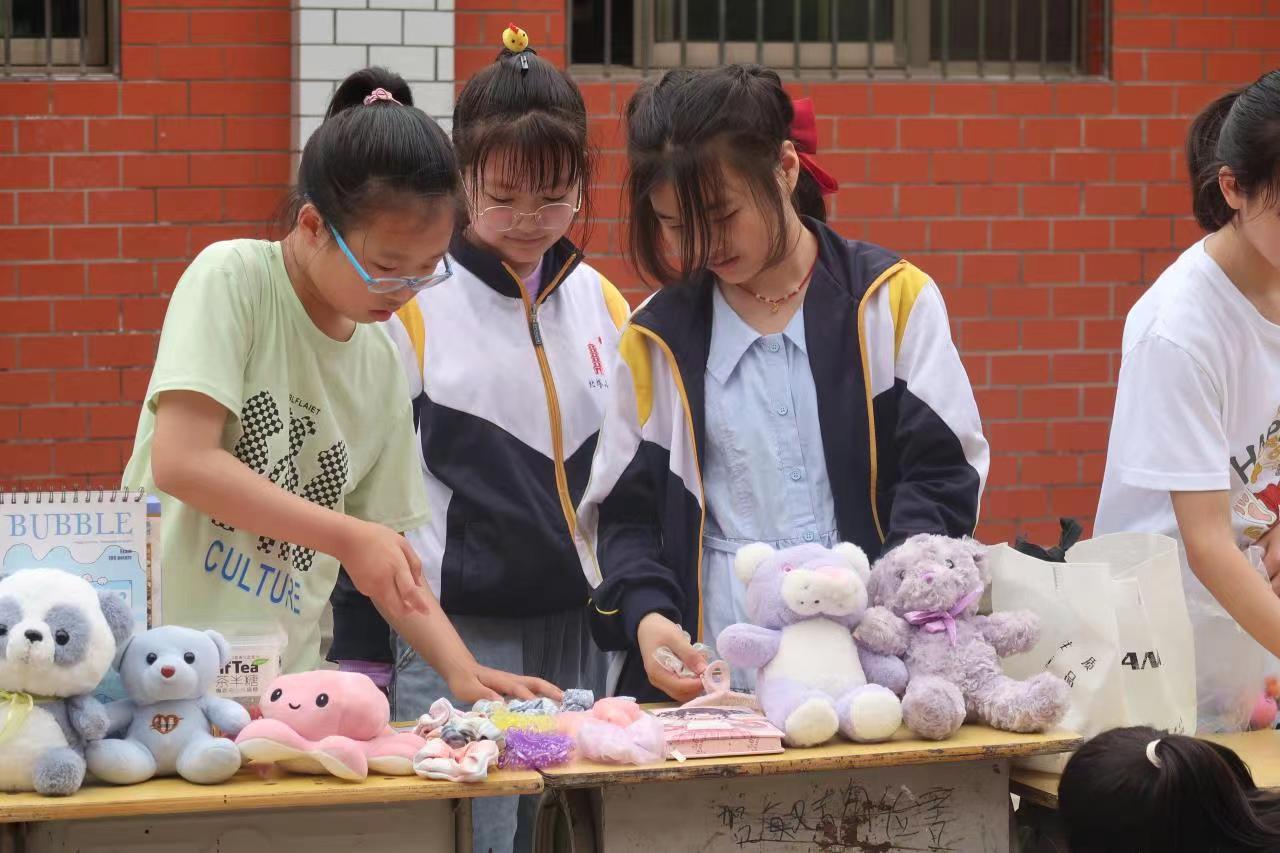 北塔小学：关爱留守儿童，义卖淘你所爱