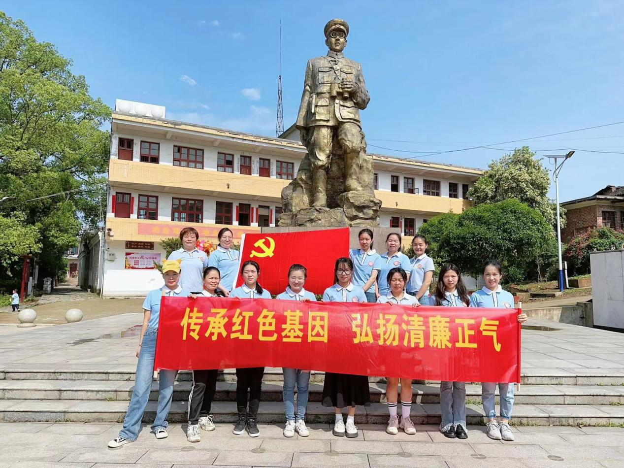 党支部开展“传承红色基因，弘扬清廉正气”主题党日活动