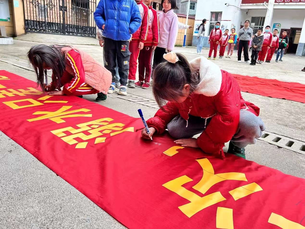 “家校携手，共防溺水”