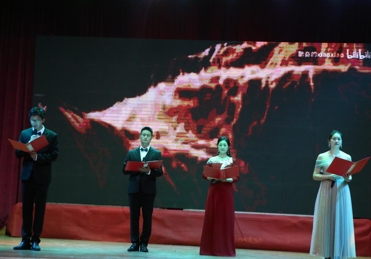 诵读经典文学 感受语言之美