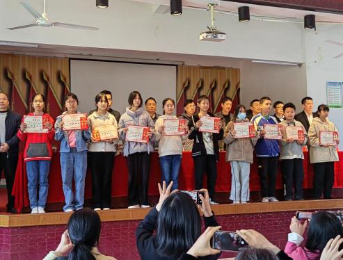 十五载桑梓情 助力家乡教育