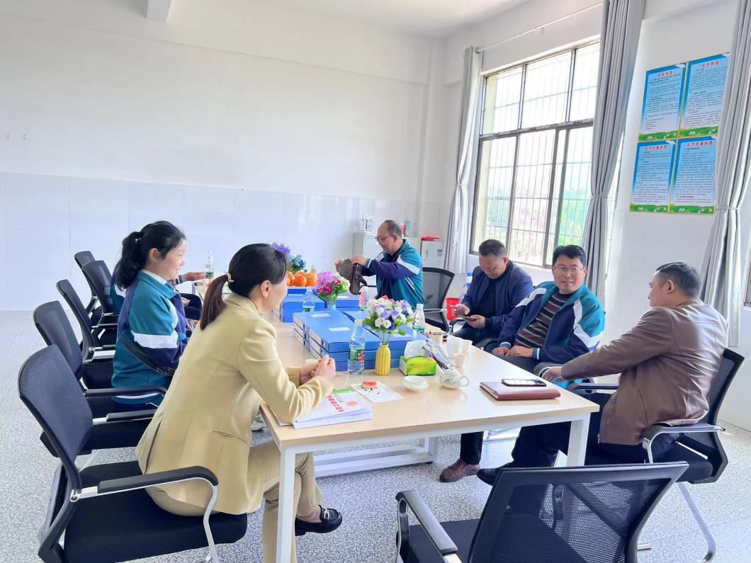 手拉手——共成长