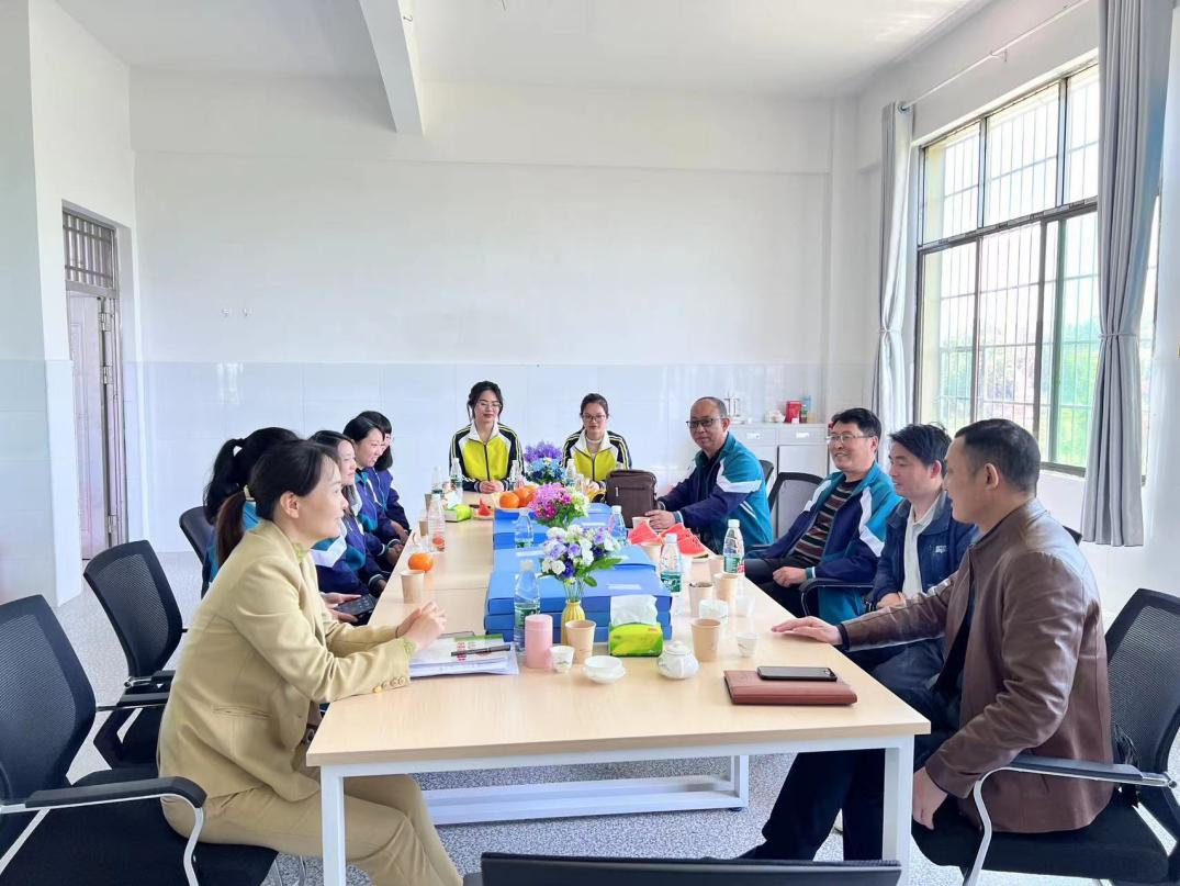 手拉手——共成长