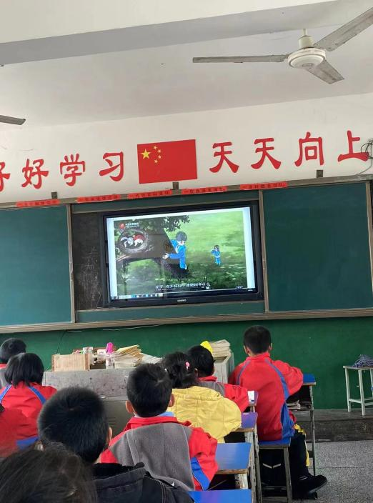 《筑牢反邪防线  共建平安校园》