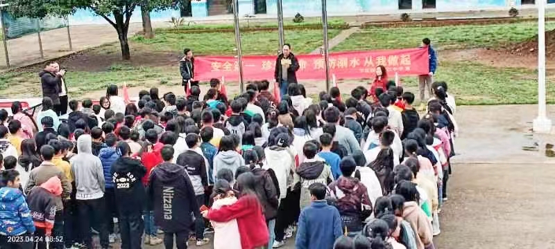 双江中学开展防溺水安全演练及宣誓