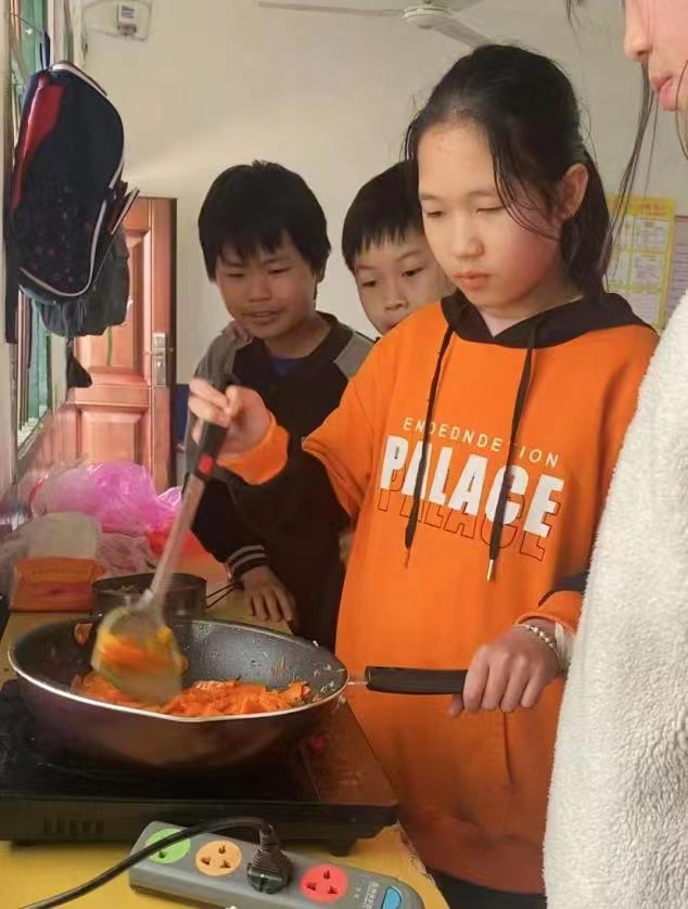 劳动创造美好 双手“烹饪”快乐