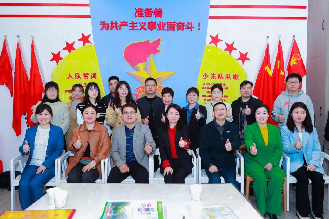 五丰铺镇中心完小组织教师赴浏阳学习