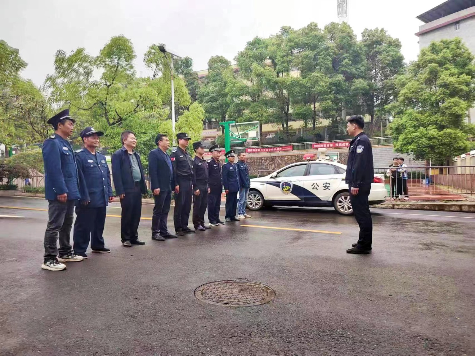 塘渡口中学开展防暴反恐演练