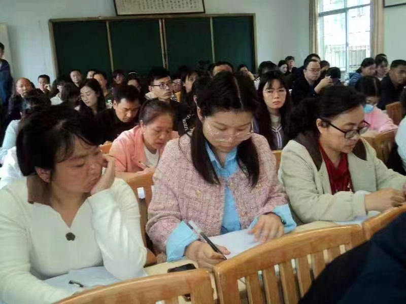 下花桥镇中心学校校本研修唱响三重奏