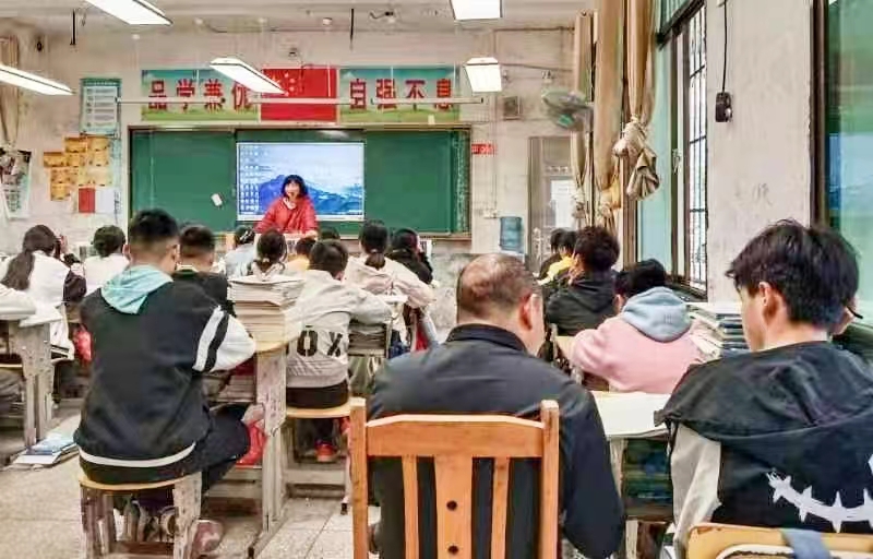 推门听课    把脉课堂