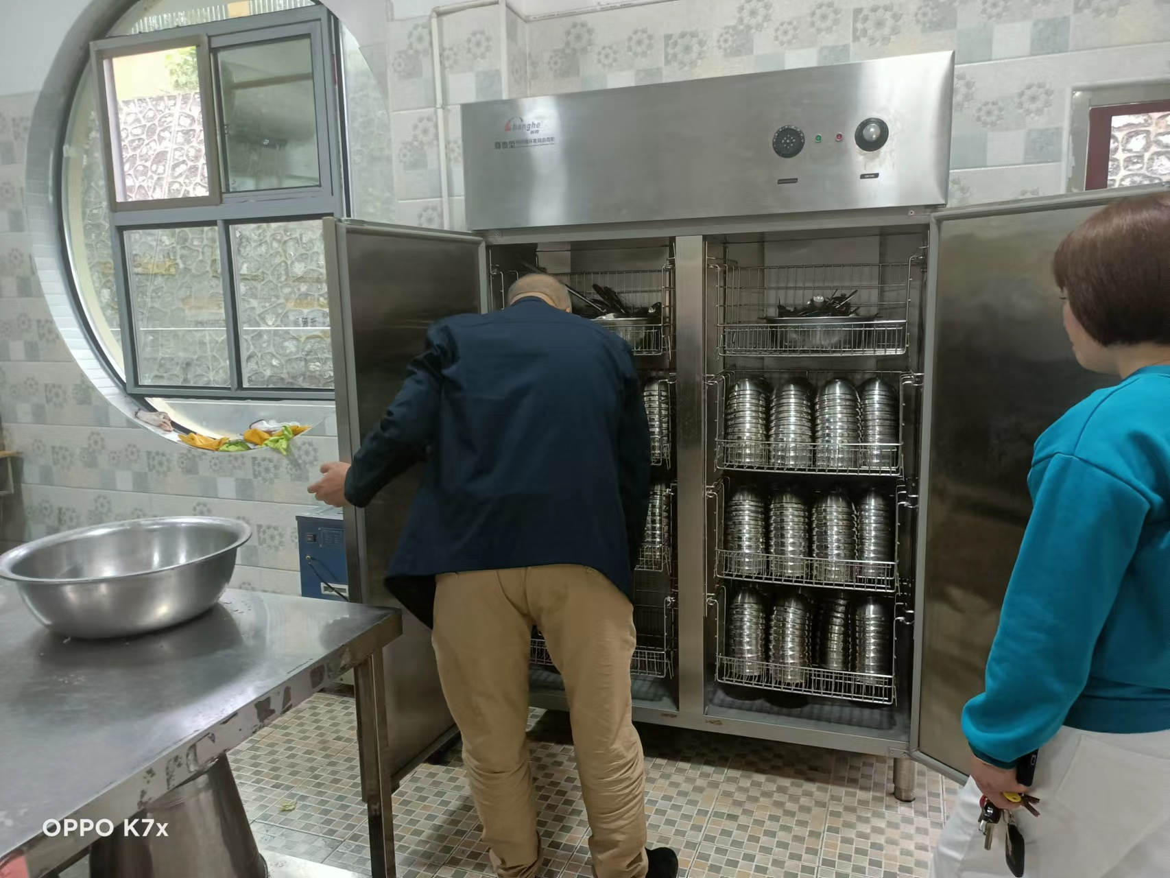 食品督导监管局督导组赴下花桥镇中心幼儿园督导抽检食品安全工作