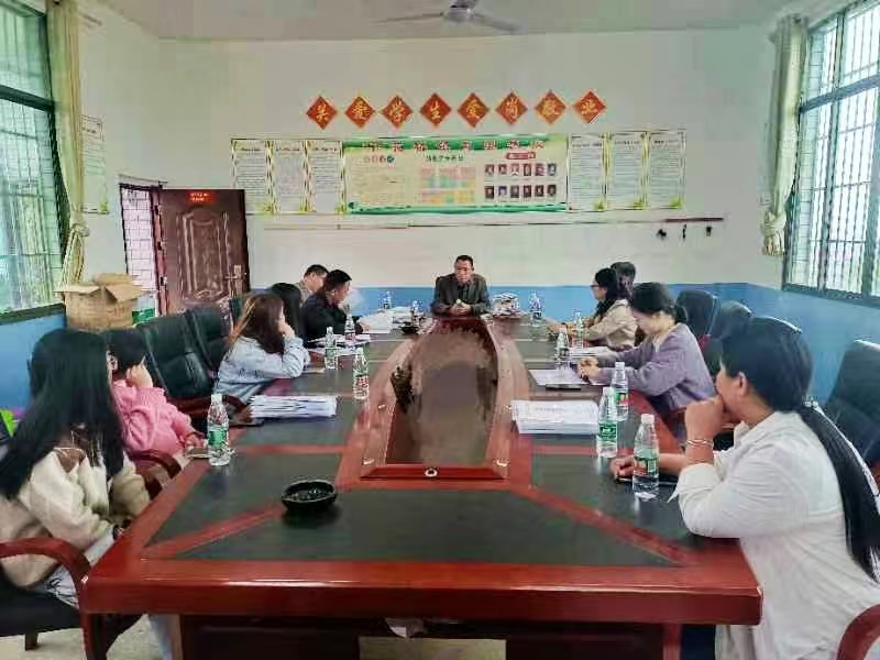 下花桥镇双江小学片党支部开展“党建引领促教研”活动