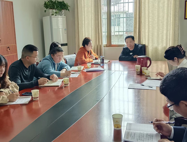 塘渡口镇中心学校召开通讯员会议