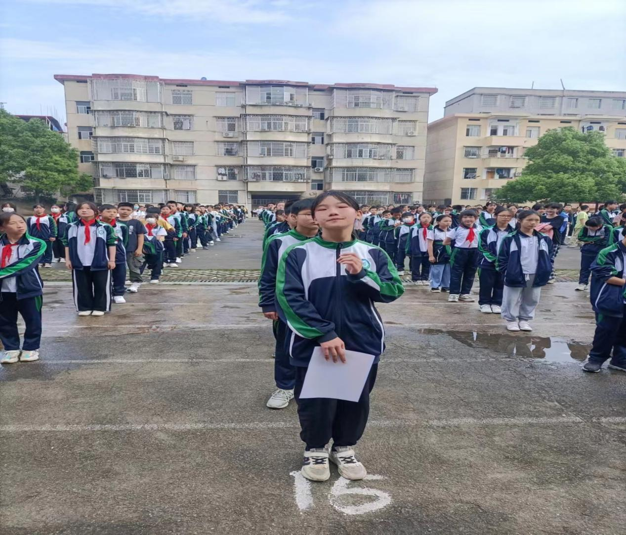 举行六年级毕业复习动员会