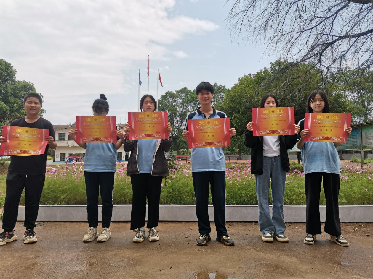 开展“最美教室”评选活动