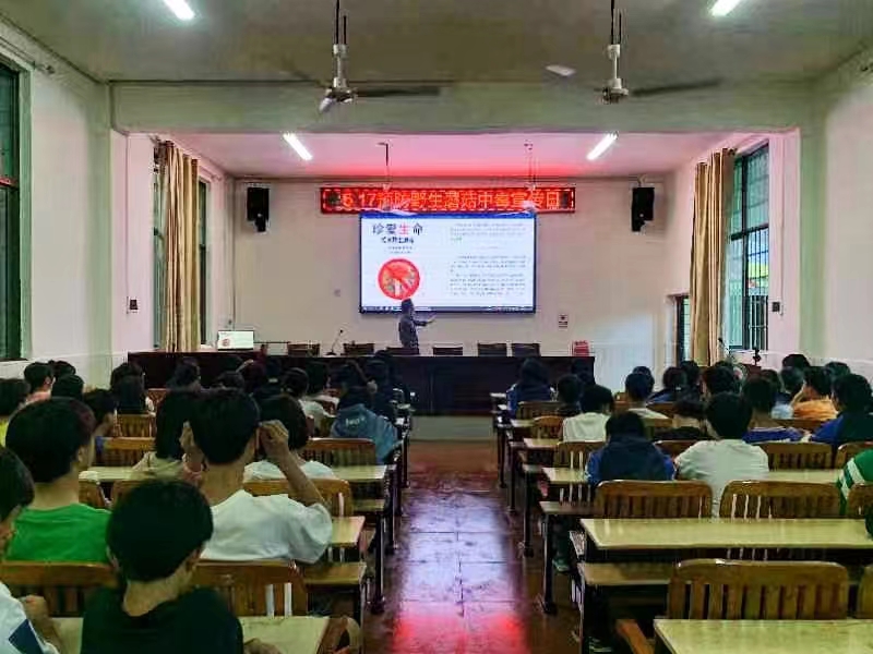 开展预防野生蘑菇中毒宣传“进学校”活动