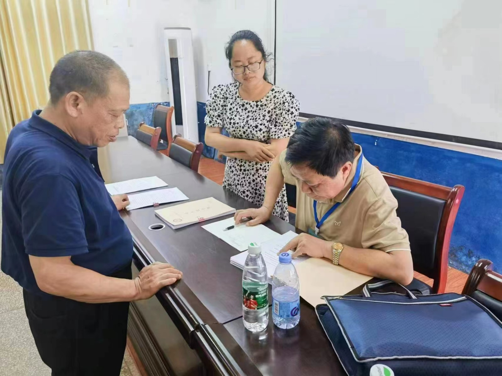 国家义务教育质量监测视导员 莅临诸甲亭乡中心完全小学检查督导