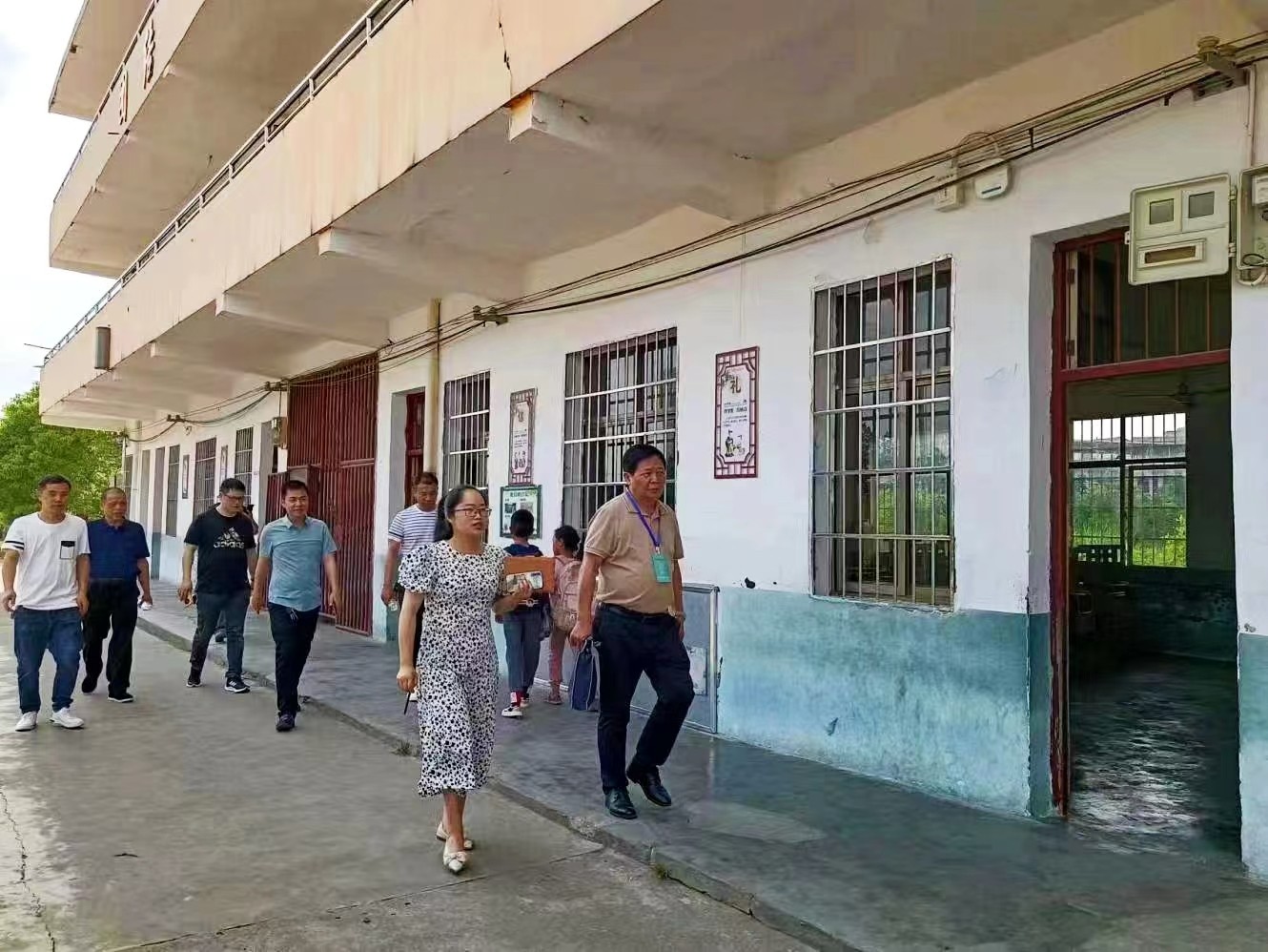 国家义务教育质量监测视导员 莅临诸甲亭乡中心完全小学检查督导