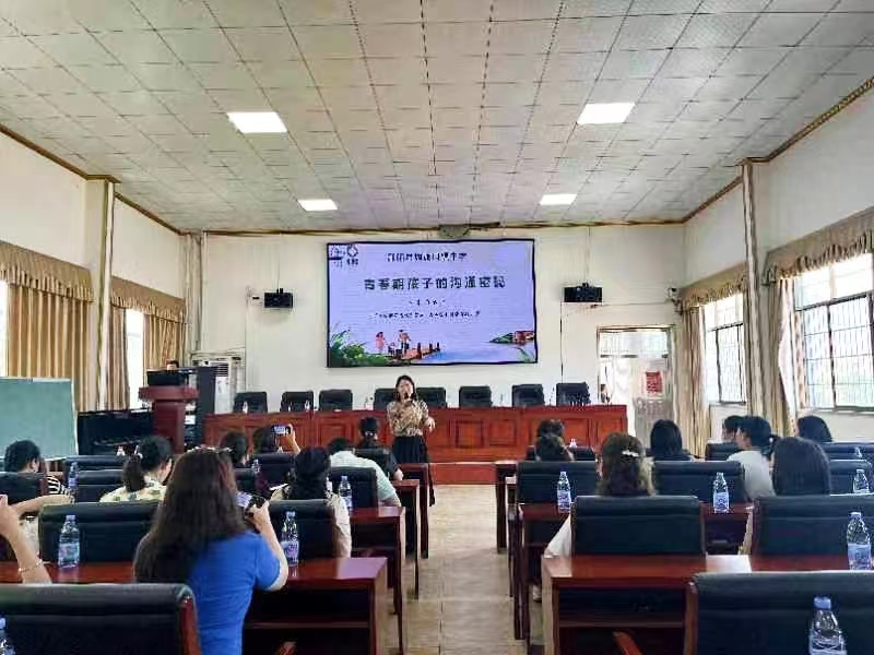 塘渡口中学第二届家长学校课堂开课啦！