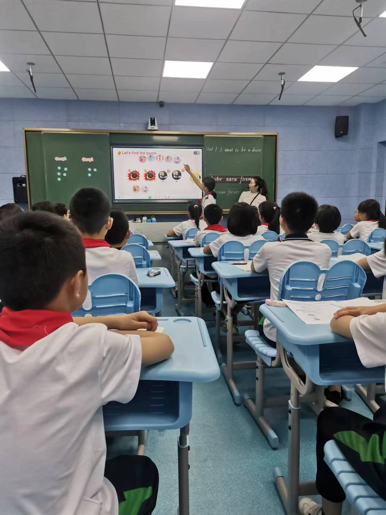 举行青年教师教学技能比赛