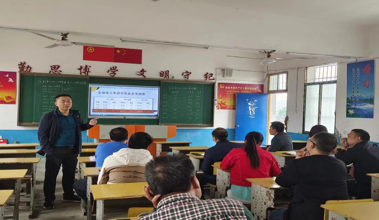 探索“乡管校聘”改革  激发教育教学活力