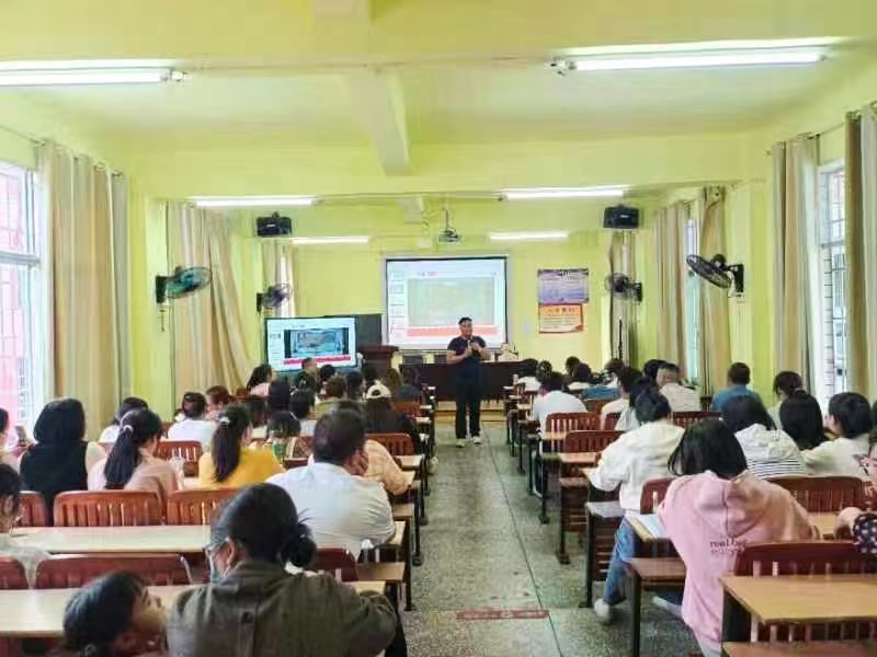 开展应急救护知识校本研修培训