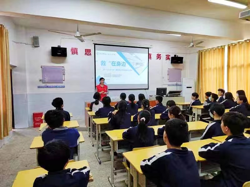 五峰铺镇六里桥中学邀请专家团队开展“防溺水”专题讲座