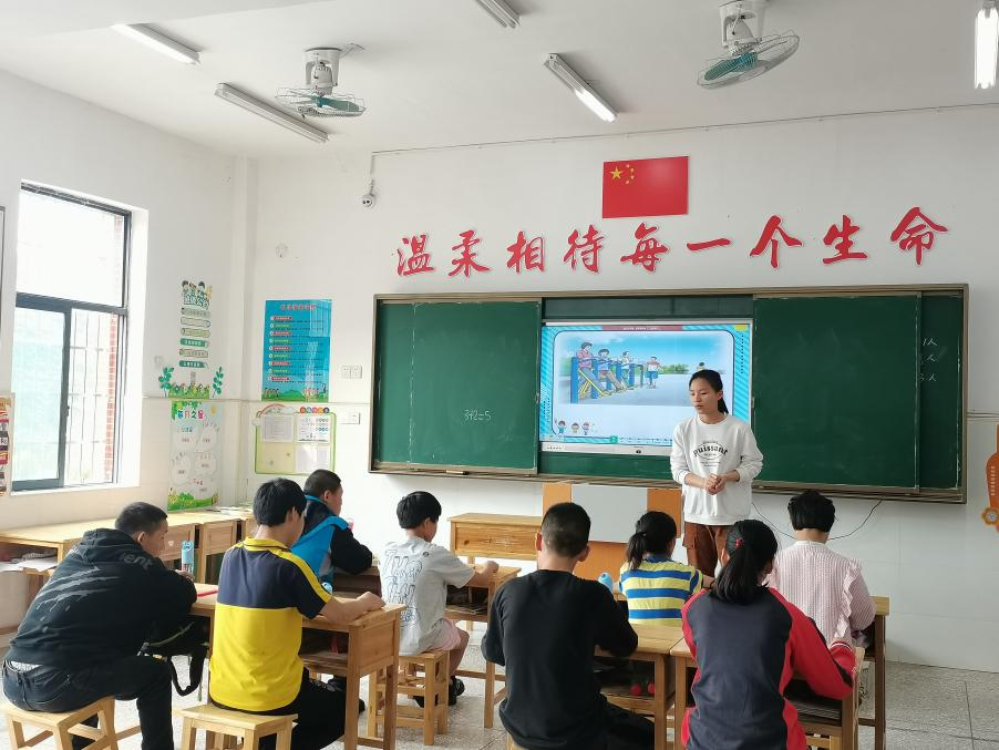 实习助成长，课堂展风采