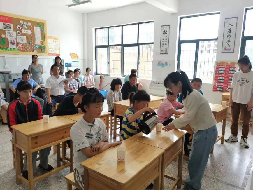 实习助成长，课堂展风采