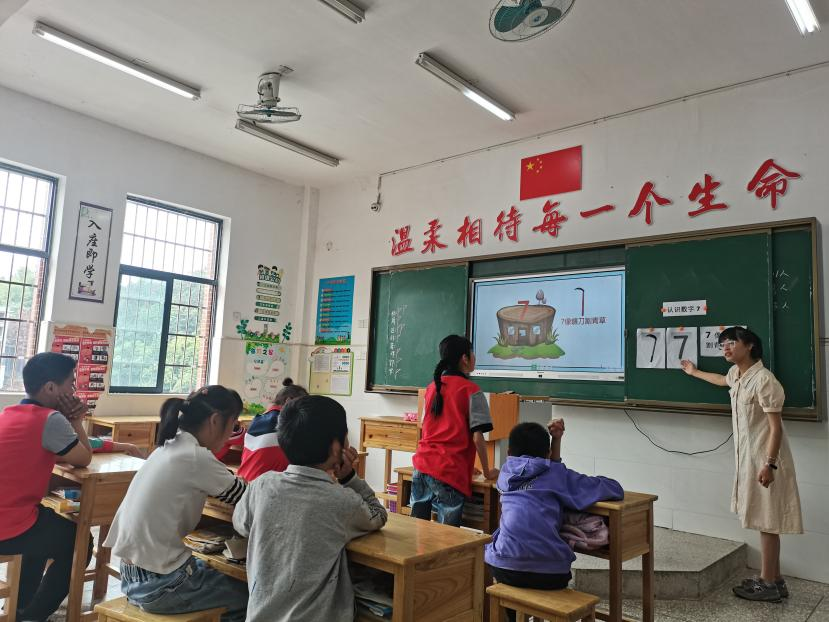 实习助成长，课堂展风采