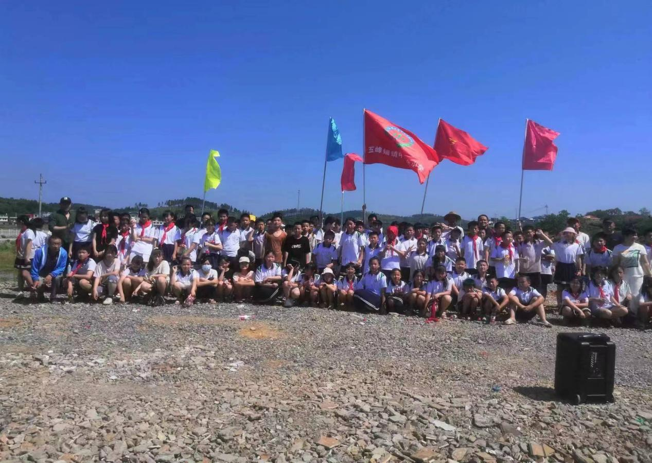 五峰铺镇中心完小开展劳动教育实践活动