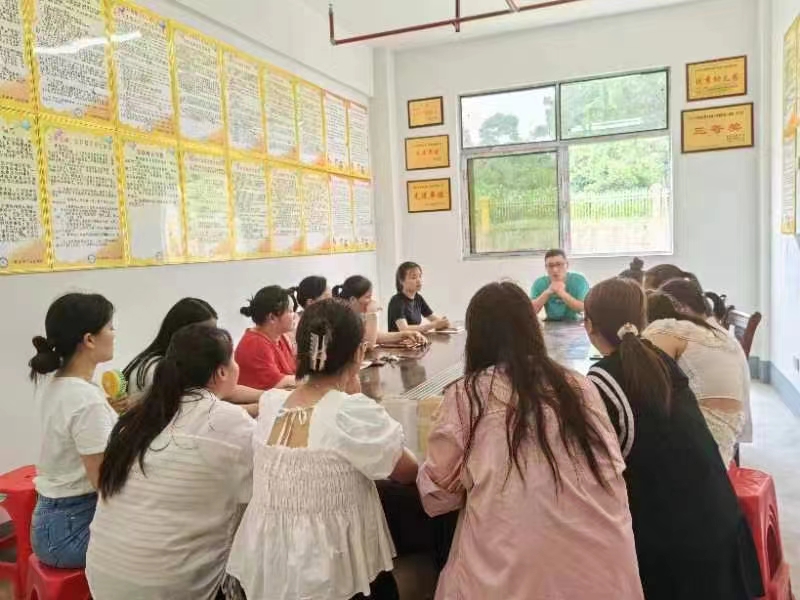 下花桥镇中心幼儿园召开防溺水安全专题会议