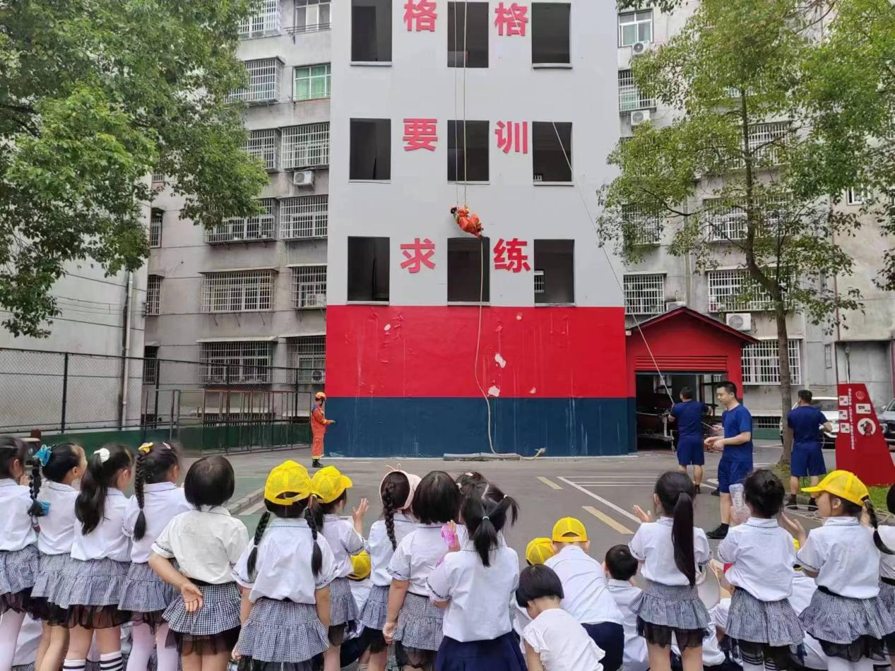 辰溪县幼儿园开展“消防宣传进万家，平安相伴你我他”消防主题活动