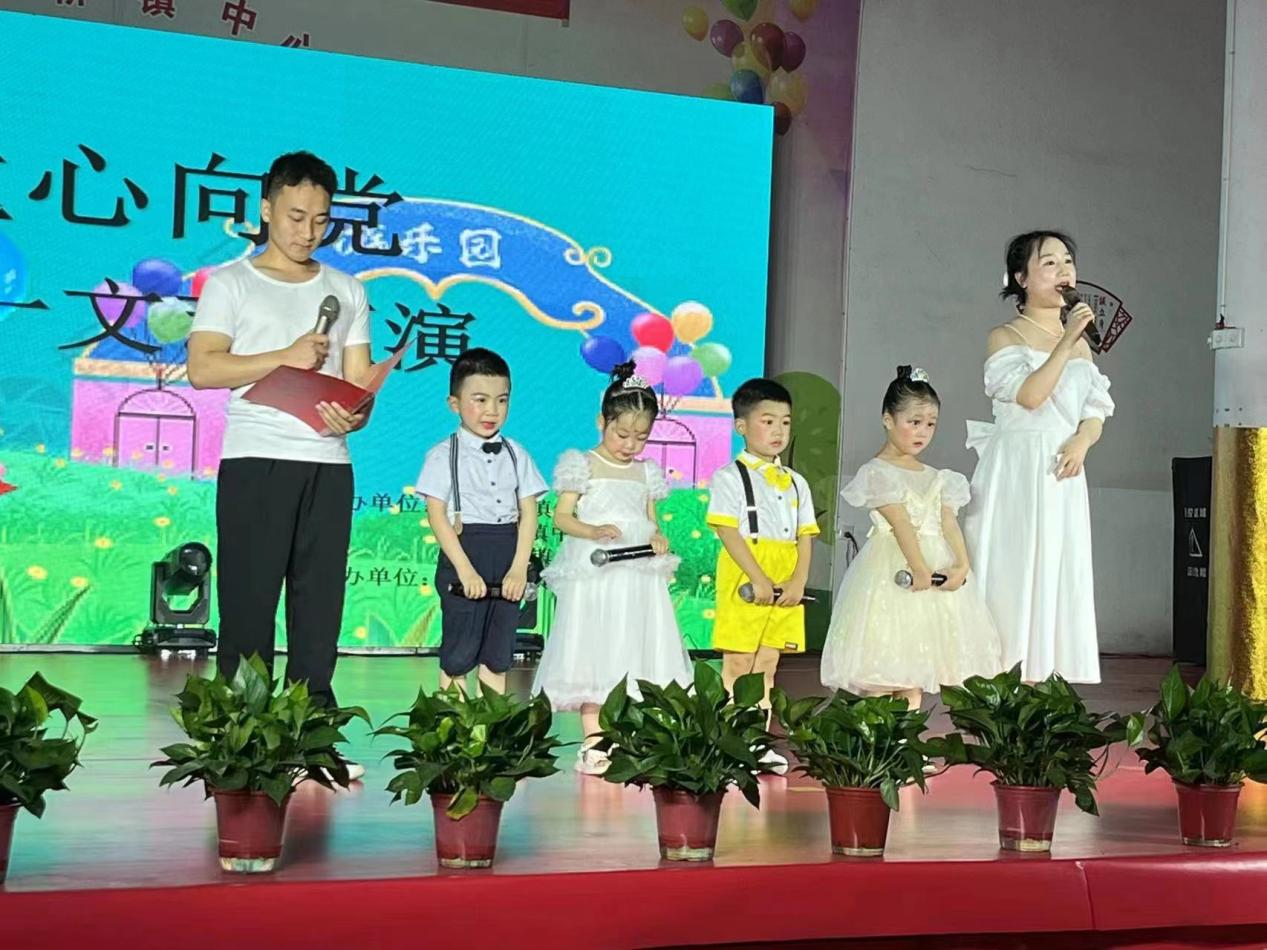 同心向党，茁壮成长