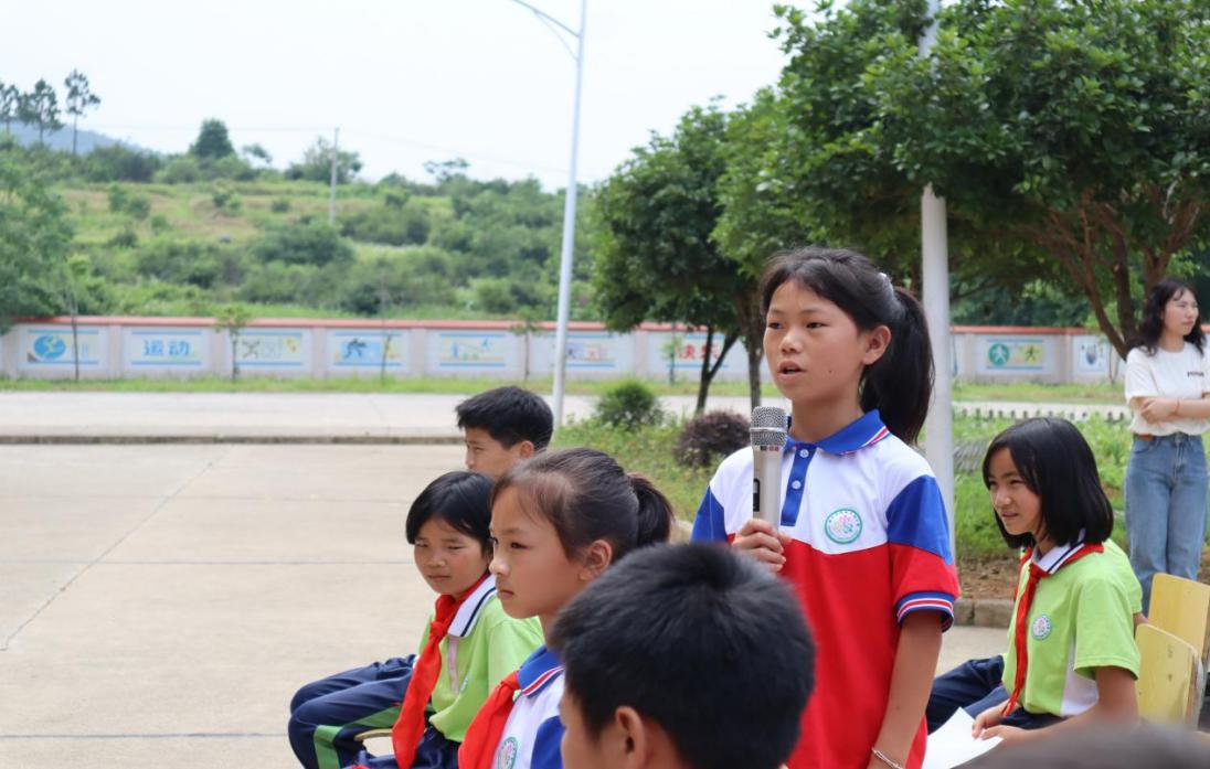 郦家坪镇镇长唐林强到 姚家铺小学开展防溺水安全教育