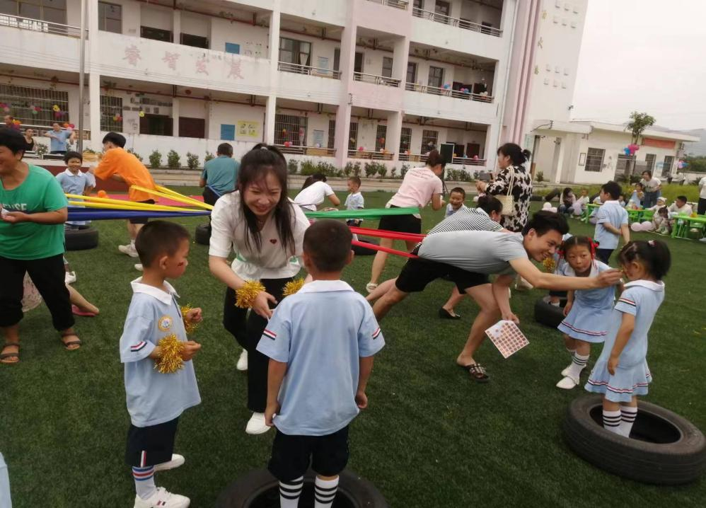 万塘乡白马田幼儿园 举行“六一”文艺展演暨亲子拓展游戏