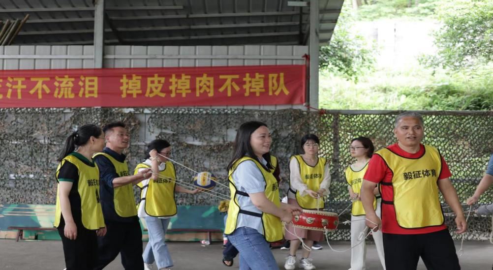 金称市镇中学开展“民族团结一家亲 同心共筑中国梦”团建活动