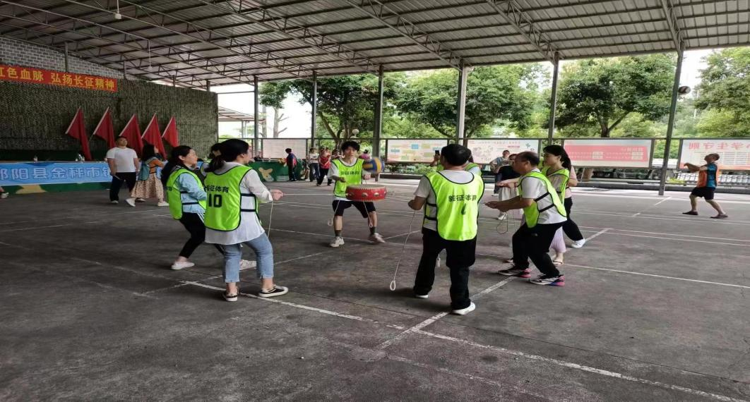 金称市镇中学开展“民族团结一家亲 同心共筑中国梦”团建活动