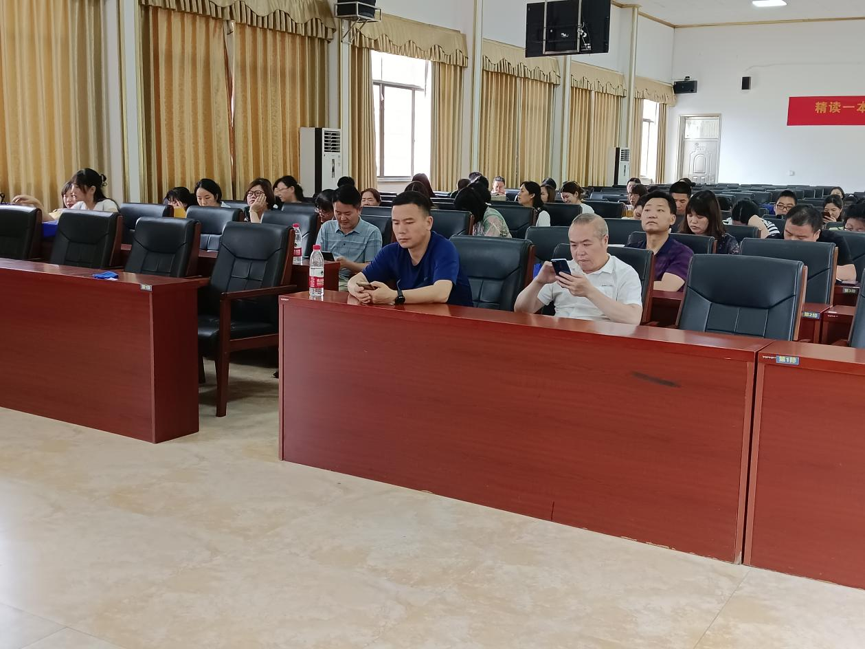 塘渡口中学举行学习贯彻党的二十大精神宣讲