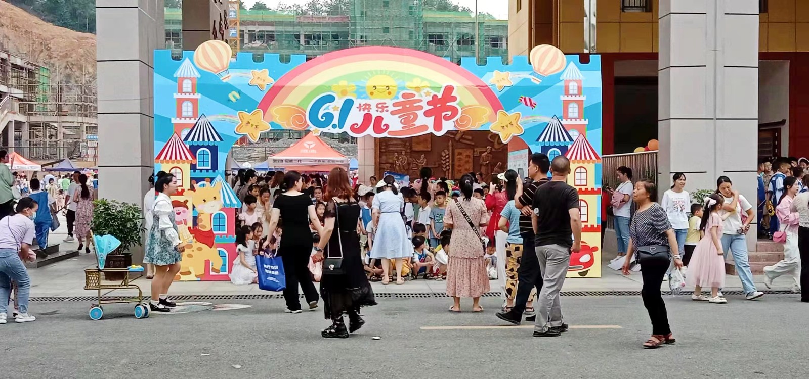 下花桥镇中心学校教师及干部赴县思源学校跟岗培训