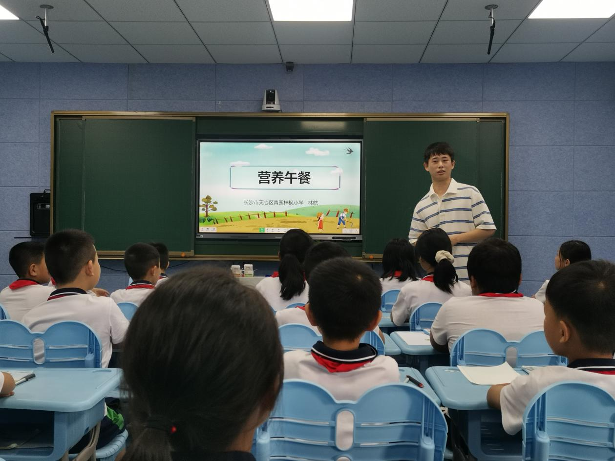 长沙天心区青园梓枫小学到邵阳县五峰铺镇中心完小送教下乡